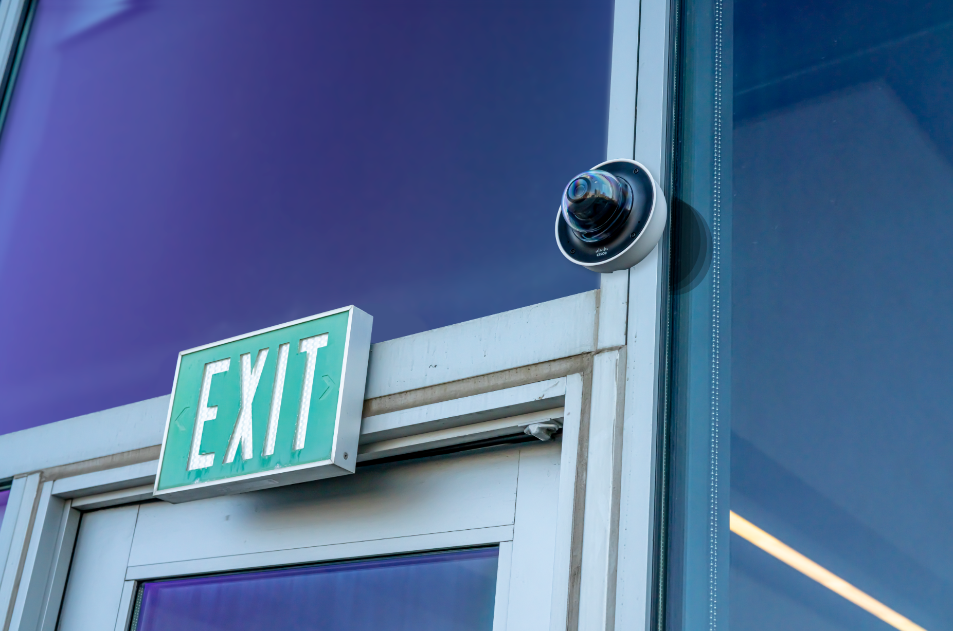 This image displays MV63 8MP camera mounted on the door frame.