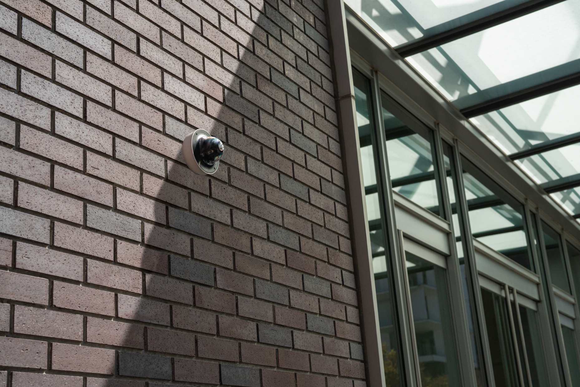 This image displays MV63 8MP camera mounted on the wall.
